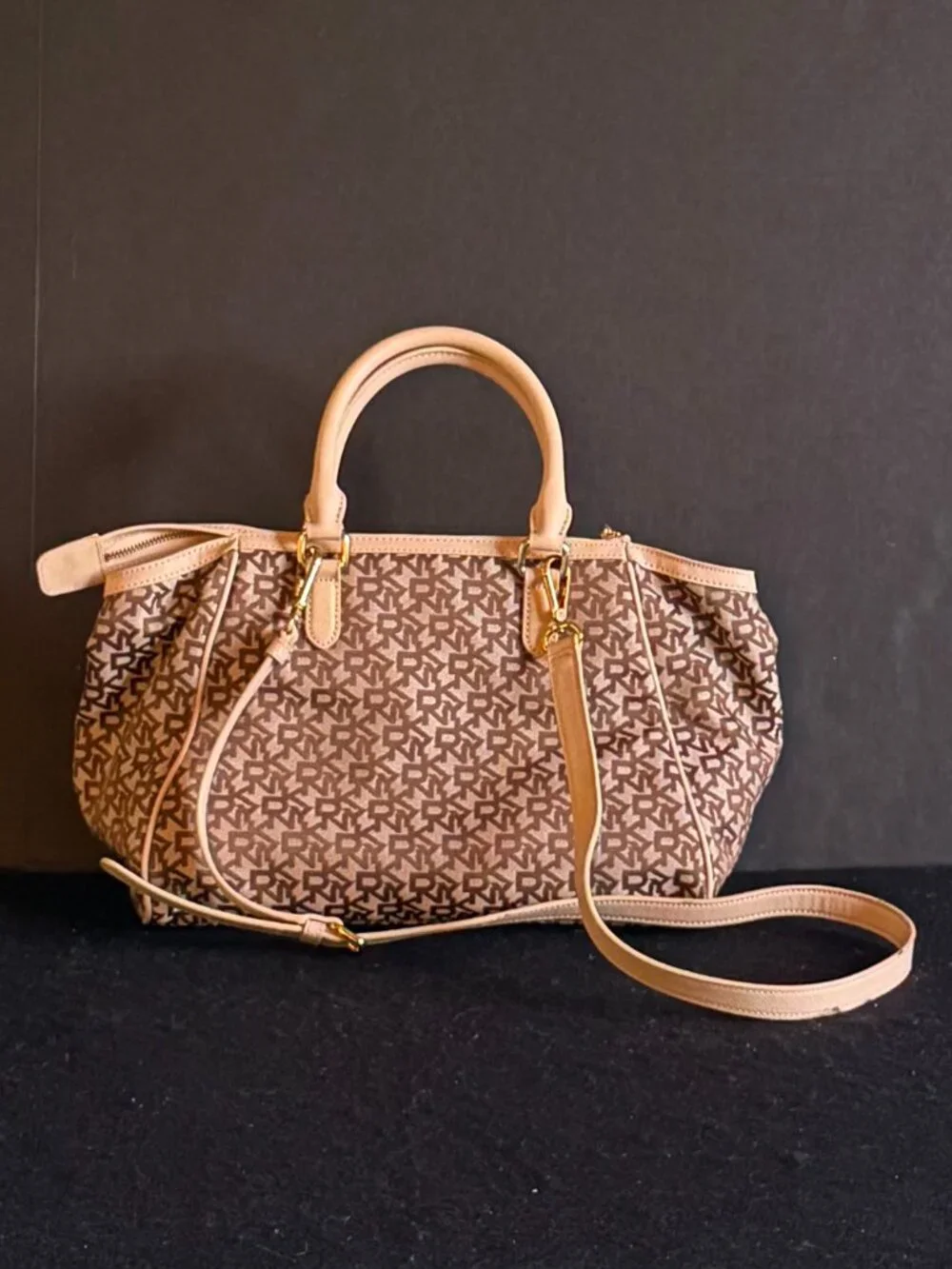 **NEW**DKNY Tan/Brown Shoulder/Crossbody Purse w/Adjustable Strap